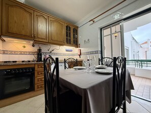 Fridge, microwave, oven, dishwasher - Sun & Terrace Tavira Escape - 10 mins City Center - Quiet (Tavira)
