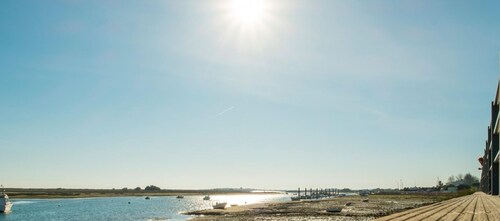 Casa Garde Townhouse - 5 mins City Center - Balcony - AC - Wi-Fi