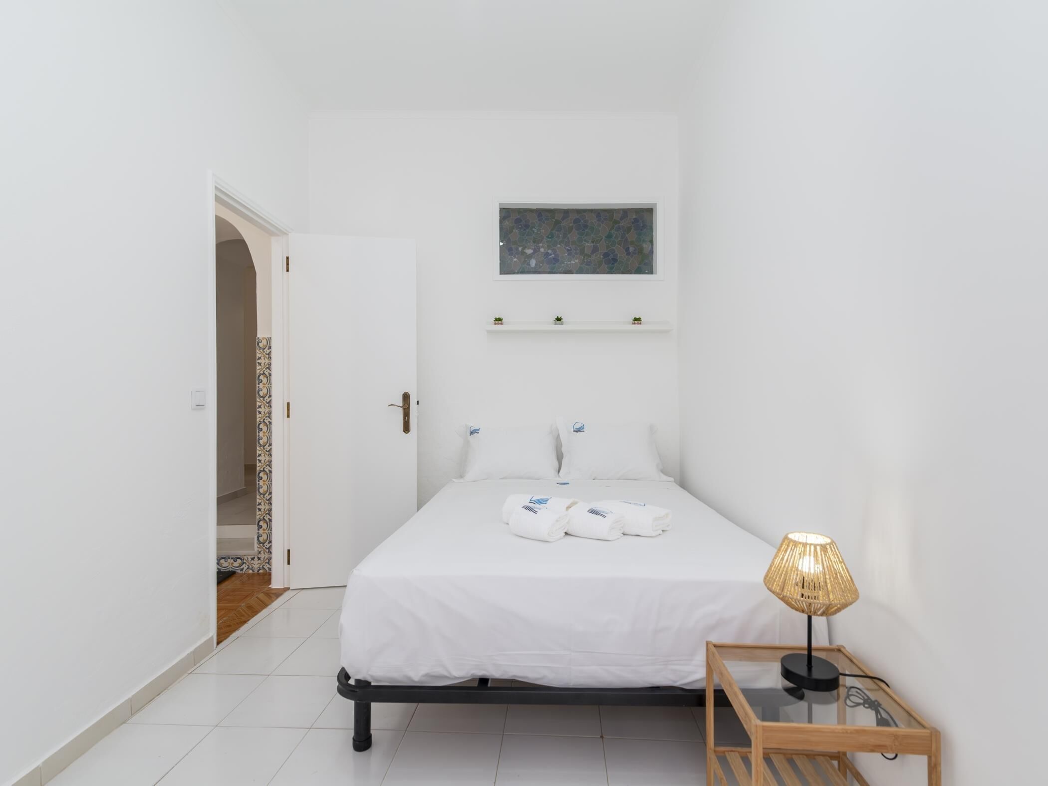 2 bedrooms, iron/ironing board, internet, bed sheets
