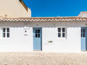 Exterior detail - Casa Formosa: Tranquil Tradition (Santa Luzia Tavira)