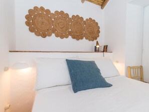 1 chambre, fer et planche à repasser, accès Internet, draps fournis