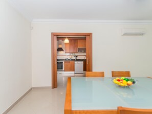 Dining - Casa Mergoux - 15 mins walk City Center - Quiet - Spacious (Tavira)