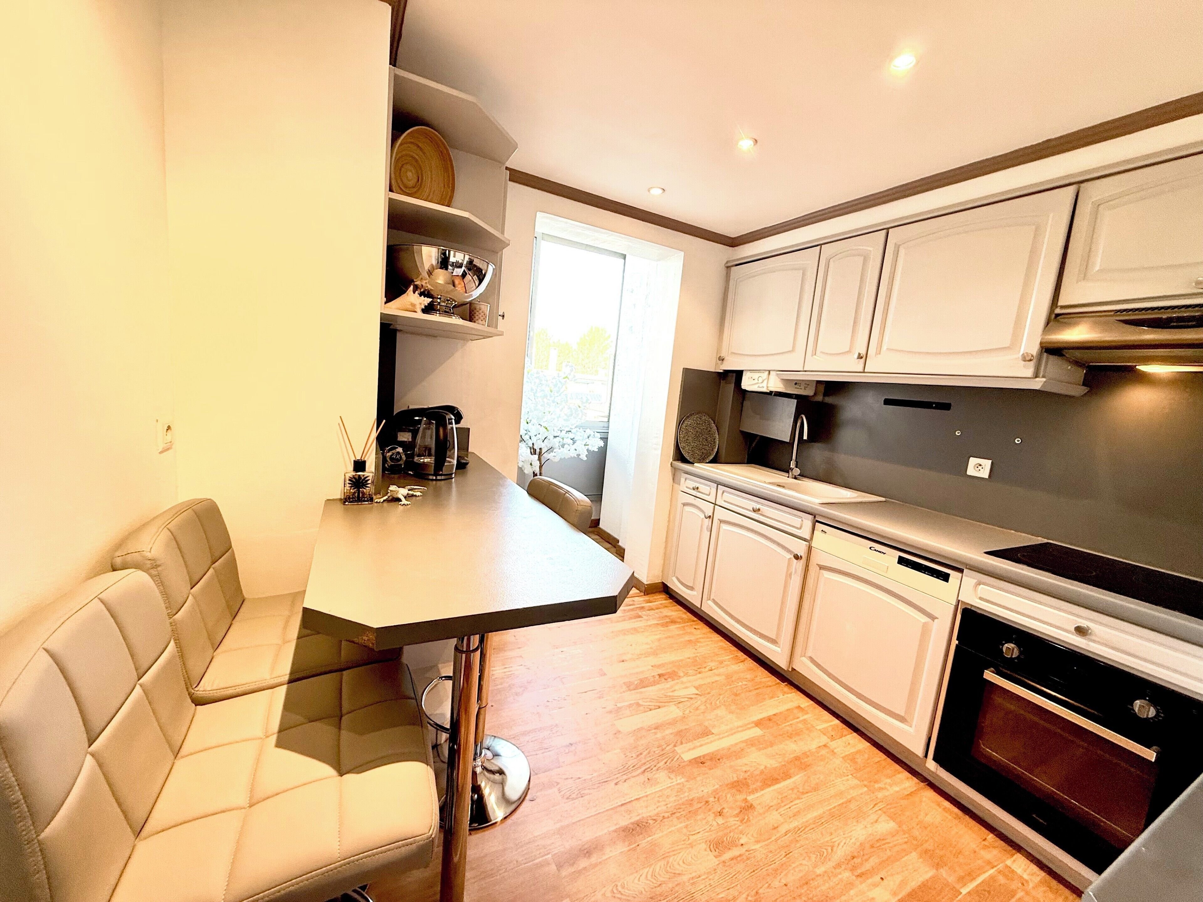 Réfrigérateur, micro-ondes, four, lave-vaisselle