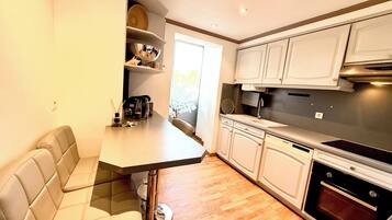 Réfrigérateur, micro-ondes, four, lave-vaisselle