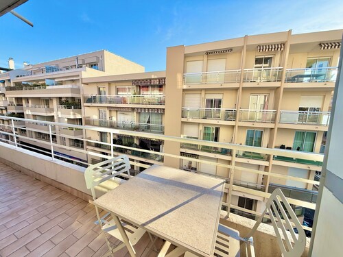 Antibes City Center – 4 Guests