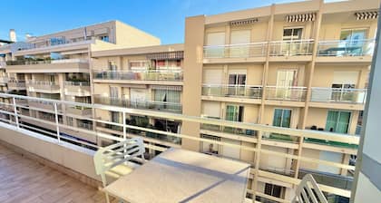 Antibes City Center – 4 Guests