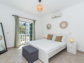 2 bedrooms, iron/ironing board, Internet, bed sheets - Casa do Lagar - 4 mins walk to train station - quiet - wi-fi (Conceição de Tavira)