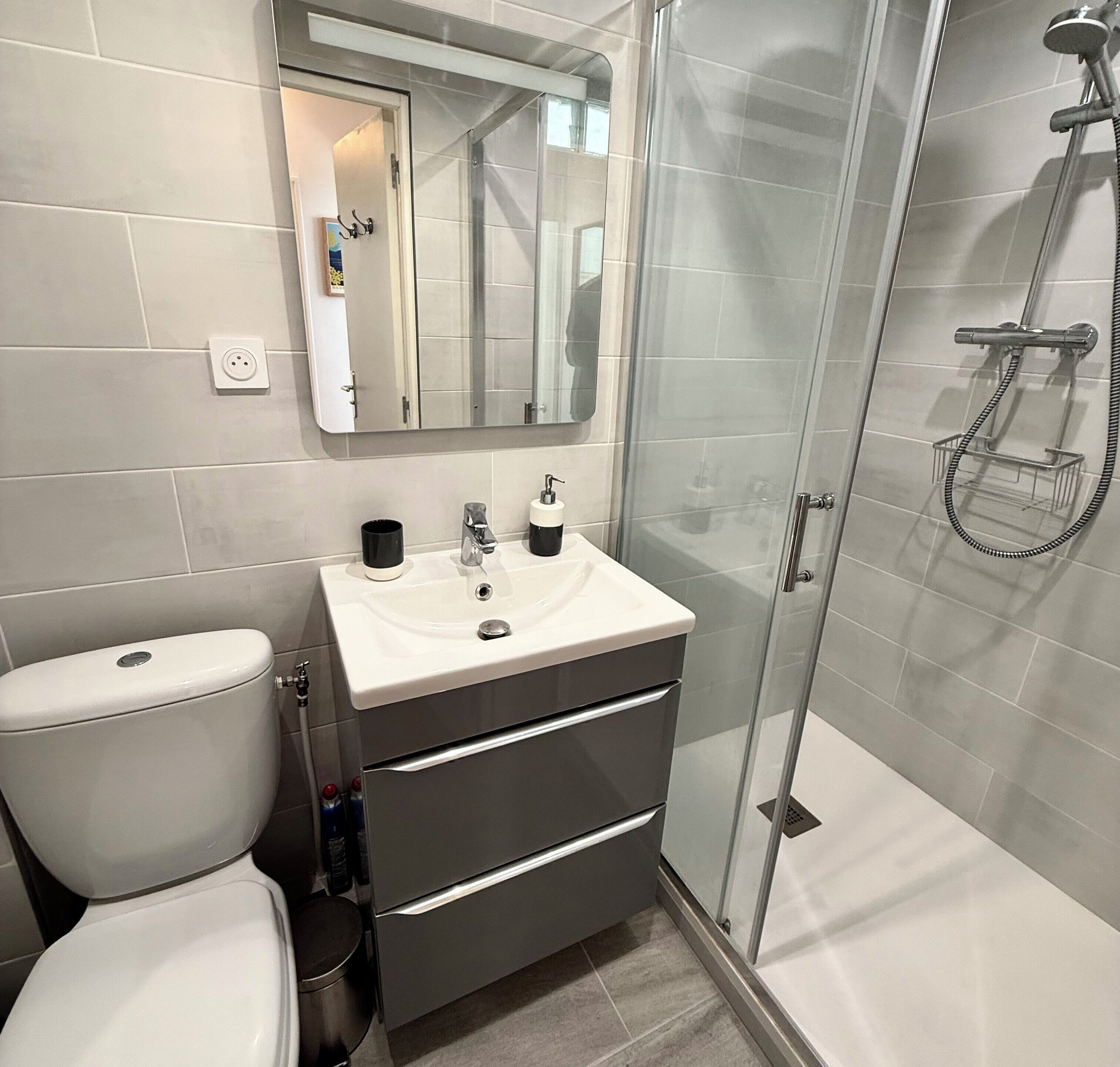 Shower, towels