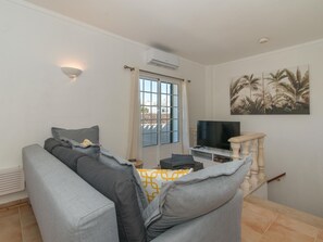 Living area - Casa Oceanus - Magnificent Apartment with Pool (Cabanas de Tavira)