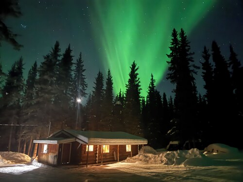 Historic cabin on creek next to Gulkana River perfect for getaway