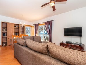 TV - Terra Estreita 2 Bedroom Apartment with Pool (Santa Luzia Tavira)