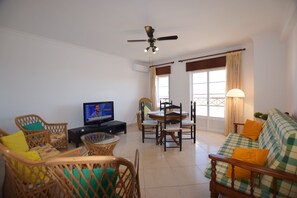 TV - Carob Apartment with River and Sea View (Santa Luzia Tavira)