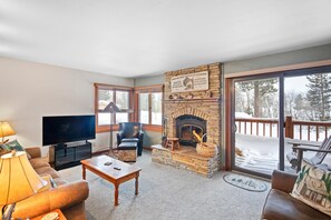 TV, fireplace - Mammoth Creek Unit 27 (Mammoth Lakes)