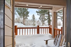 Property grounds - Mammoth Creek Unit 27 (Mammoth Lakes)