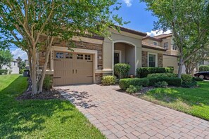 Exterior - Comfortable 4BR Home in ChampionsGate near Disney (Davenport)