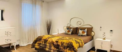 Iron/ironing board, free WiFi