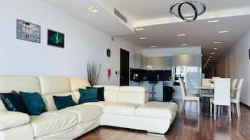 Superior Apartment, Balcony, Sea View | Living area