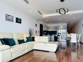 Superior Apartment, Balcony, Sea View | Living area