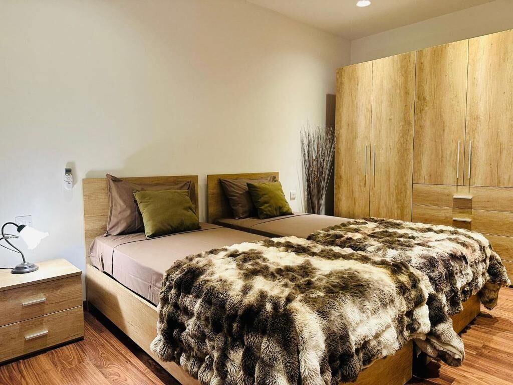 Apartamento superior, balcón, vistas al mar | Tabla de planchar con plancha y wifi gratis