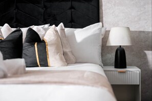 2026-09-12-Haus-Birmingham-322-053 - Opulent Penthouse - City Centre - 2Bedrooms - Balconies - 2Secure Parking Spaces (West Midlands)