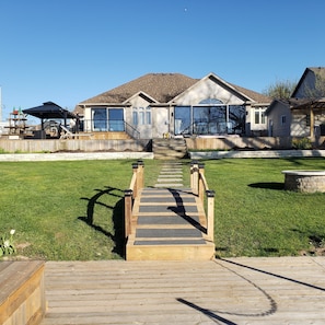 Unclassified image, 3 of 69, button - Stunning Lakeview King Suite Free Breakfast (Niagara Falls)