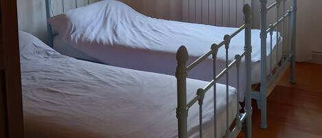 2 bedrooms, iron/ironing board