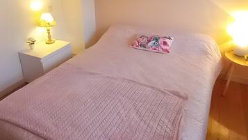 2 bedrooms, iron/ironing board