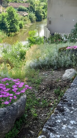 Property grounds - Holiday Home “Au Bord De La Jonte L'aubriète” with Mountain View and Private Terrace (Peyreleau)