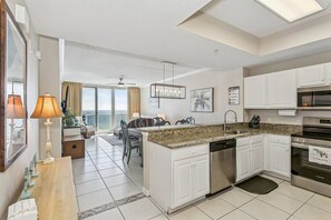 Fridge, microwave, oven, stovetop - 3bed/2bath Summerwind West 9th Floor condo! Gulf views! (Navarre)