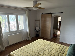 2 bedrooms, iron/ironing board, bed sheets - Apartment. Lower villa 53 m2, sleeps 4 with garden and shaded terrace (Ollioules)