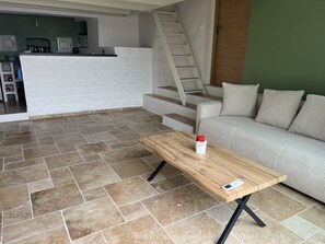 Living area - Apartment. Lower villa 53 m2, sleeps 4 with garden and shaded terrace (Ollioules)