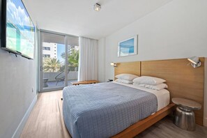 1 bedroom, WiFi, bed sheets - Beach Escape 1BR • Walk to beach • Pool & Gym (Miami Beach)