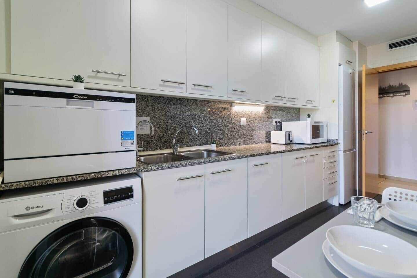 Fridge, cookware/dishes/utensils