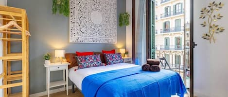 Iron/ironing board, free WiFi, bed sheets