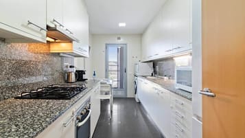 Fridge, microwave, oven, stovetop