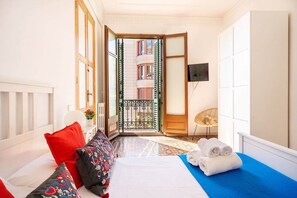 7 bedrooms, in-room safe, desk, iron/ironing board - Apartment Gran Via 7 Bedrooms/14px-8 min Paseo Gracia (Barcelona)