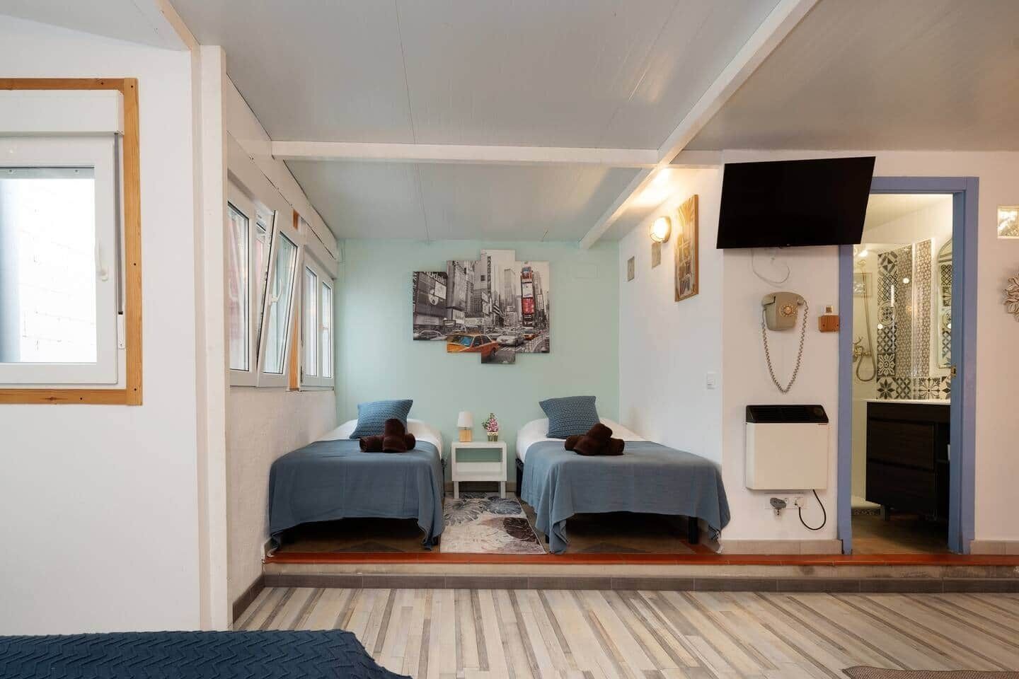 Iron/ironing board, WiFi, bed sheets