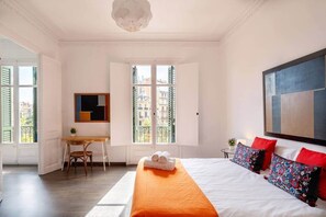 5 bedrooms, desk, iron/ironing board, free WiFi - Apartment Luxe Gran Via 5 Bedrooms - 8 min Paseo Gracia (Barcelona)