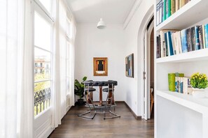 Interior - Apartment Luxe Gran Via 5 Bedrooms - 8 min Paseo Gracia (Barcelona)