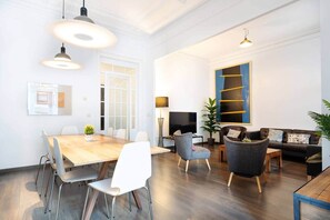 Dining - Apartment Luxe Gran Via 5 Bedrooms - 8 min Paseo Gracia (Barcelona)