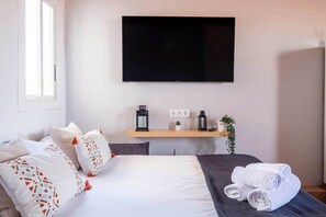 1 bedroom, iron/ironing board, free WiFi, bed sheets - Penthouse with terrace 5' Fira Barcelona and Montjuic (Barcelona)