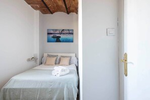 1 bedroom, iron/ironing board, free WiFi, bed sheets - Penthouse with terrace 5' Fira Barcelona and Montjuic (Barcelona)