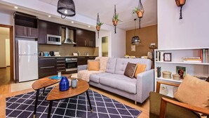Living area - Modern 2 rooms flat in Poblenou, 8' walk to beach (Barcelona)