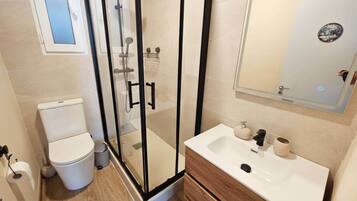 Hair dryer, towels, soap, shampoo