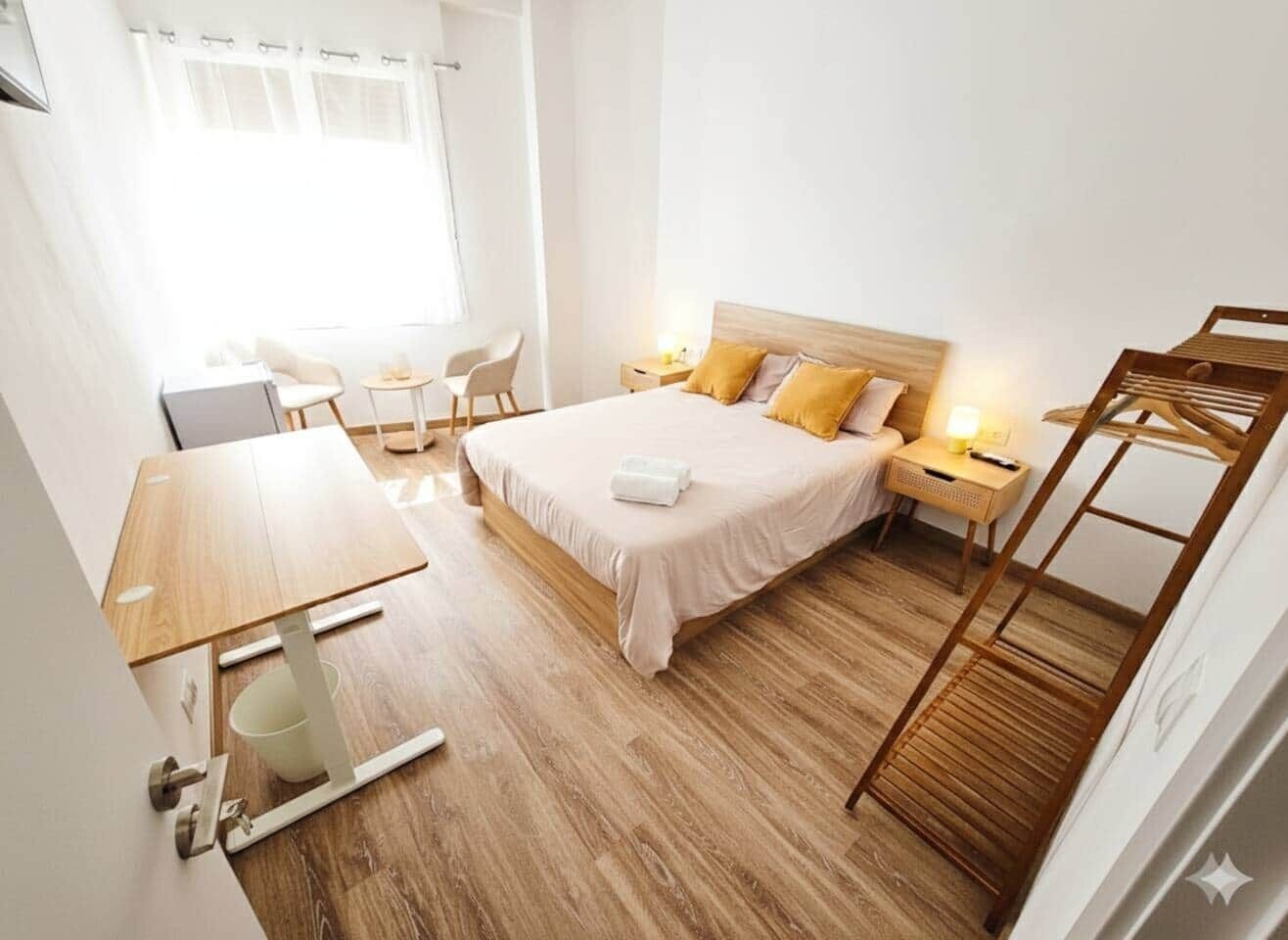 1 chambre, bureau, fer et planche à repasser, Wi-Fi gratuit