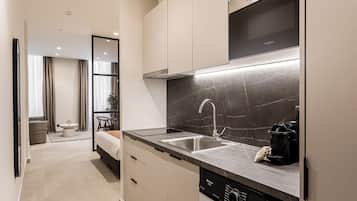 Emper Domus | Private kitchen | Fridge, microwave, stovetop