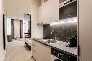 Emper Domus | Private kitchen | Fridge, microwave, stovetop - Emper by Zoia Living (Athens)
