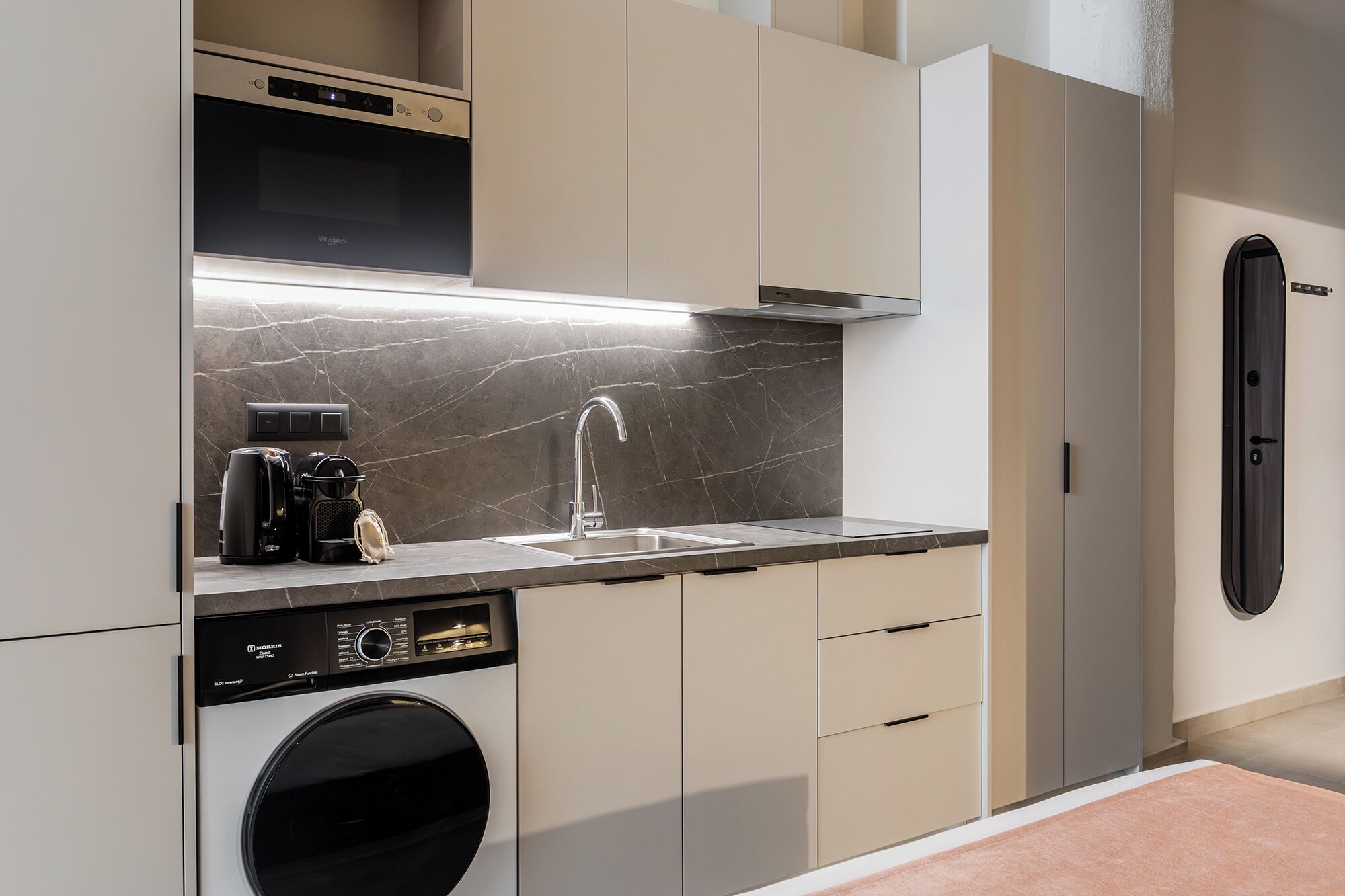 Emper Aura | Cucina privata | Frigorifero, microonde, piano cottura