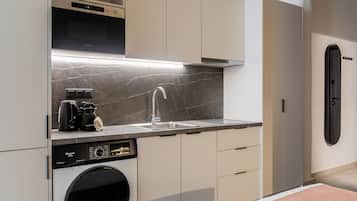 Emper Aura | Private kitchen | Fridge, microwave, stovetop