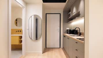 Pierfront | Private kitchen | Fridge, stovetop
